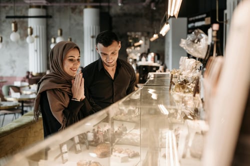 5 Proven Ways to Build Customer Loyalty in Your Resale Business
